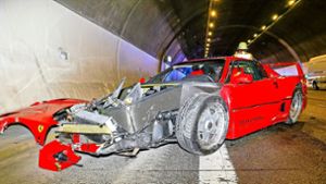 Engelbergtunnel: 24-Jähriger  fährt  mit Ferrari gegen Tunnelwand