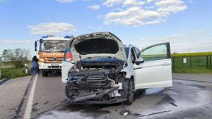 Schwerer Unfall bei Maichingen: Zwei Autos stoßen bei Überholversuch zusammen - drei Verletzte